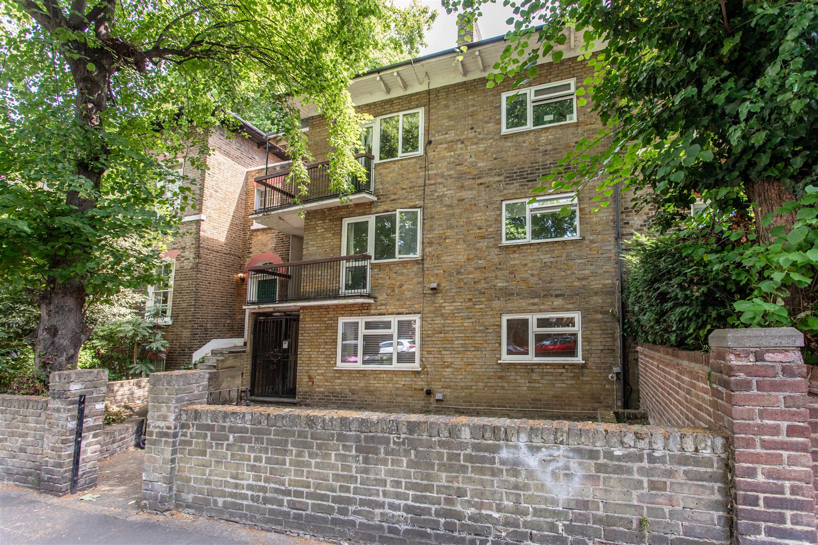 Rhondda Grove, Mile End